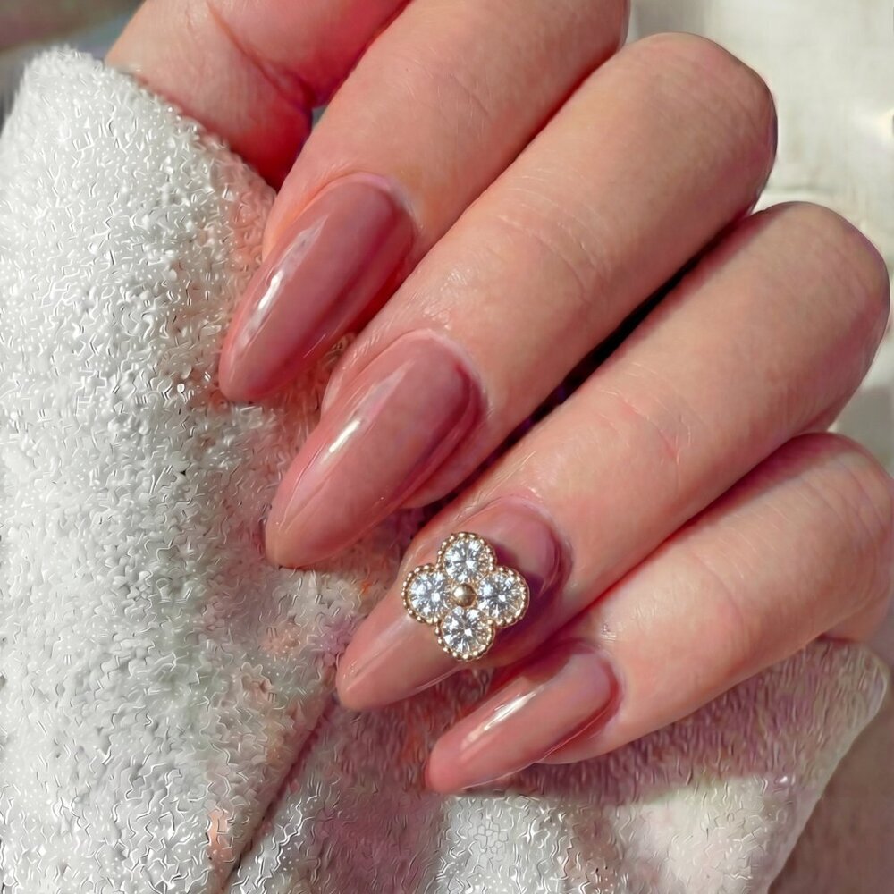 White & Gold Clover Nail Charms – 2-Piece Set